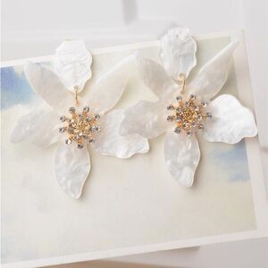 NWOT white acrylic crystal large flower earrings for pierced ears